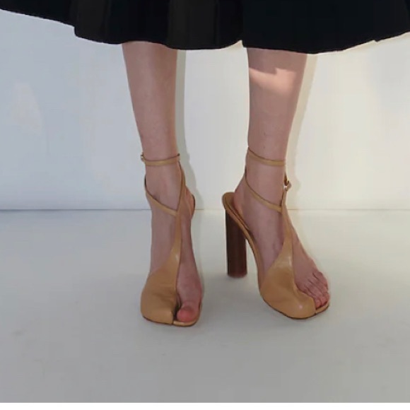 ASYMMETRIC CHRISTINE SHOES BEIGE by awake mode - Picture 2 of 5